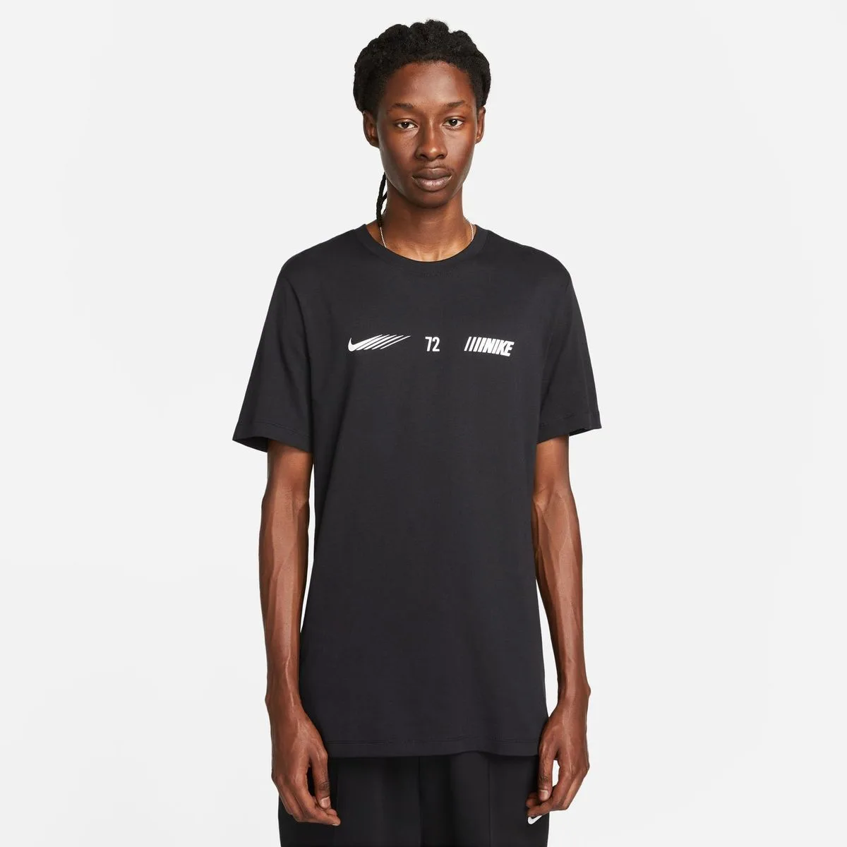 Sportswear Standard Issue Herren T-Shirt, schwarz US: M