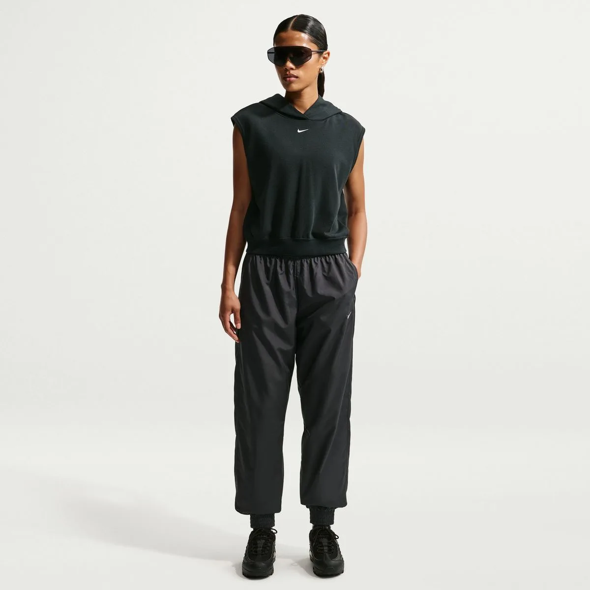 Sportswear Classic Wovens UV Protection Mid-Rise Loose Damen Jogginghose, schwarz US: XS