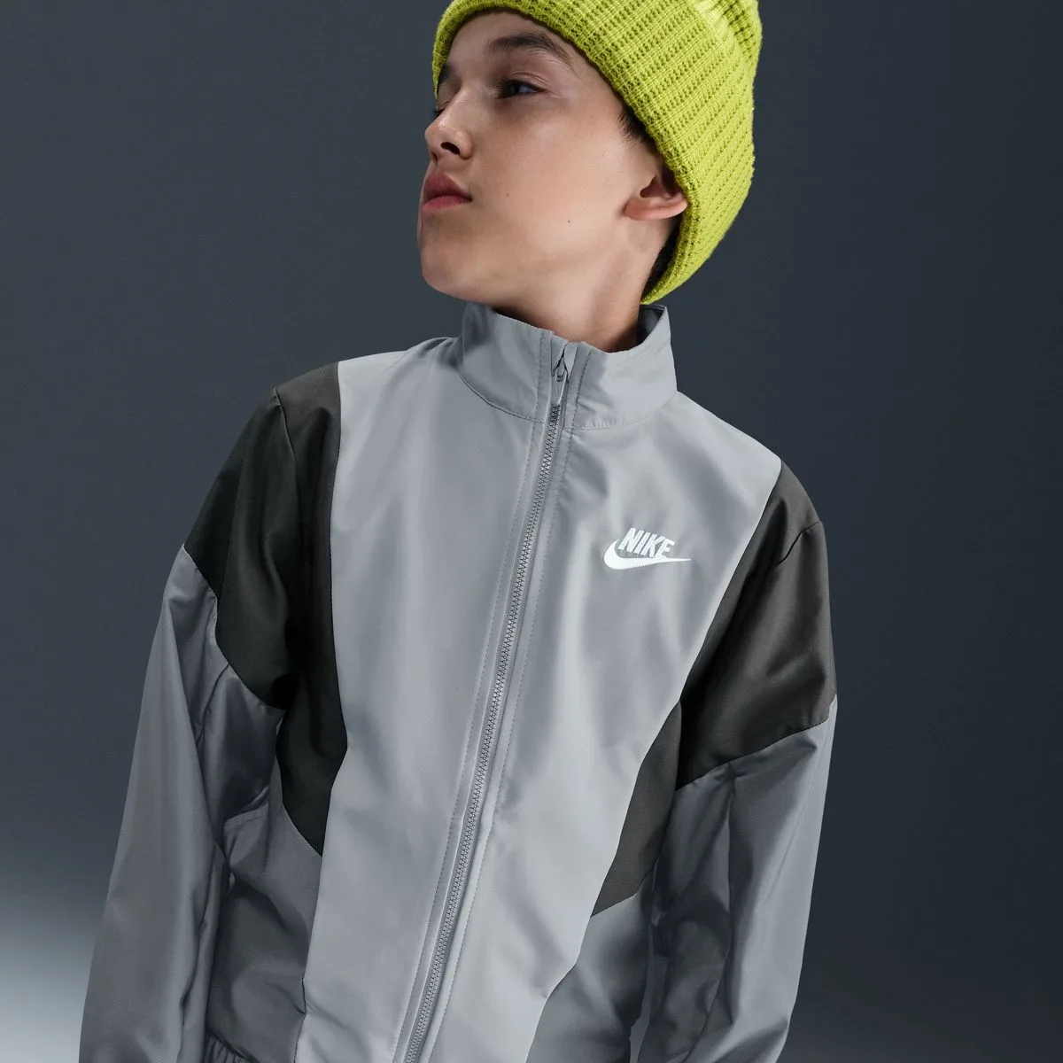 Nike Sportswear Woven Kinder Sportanzug, grau