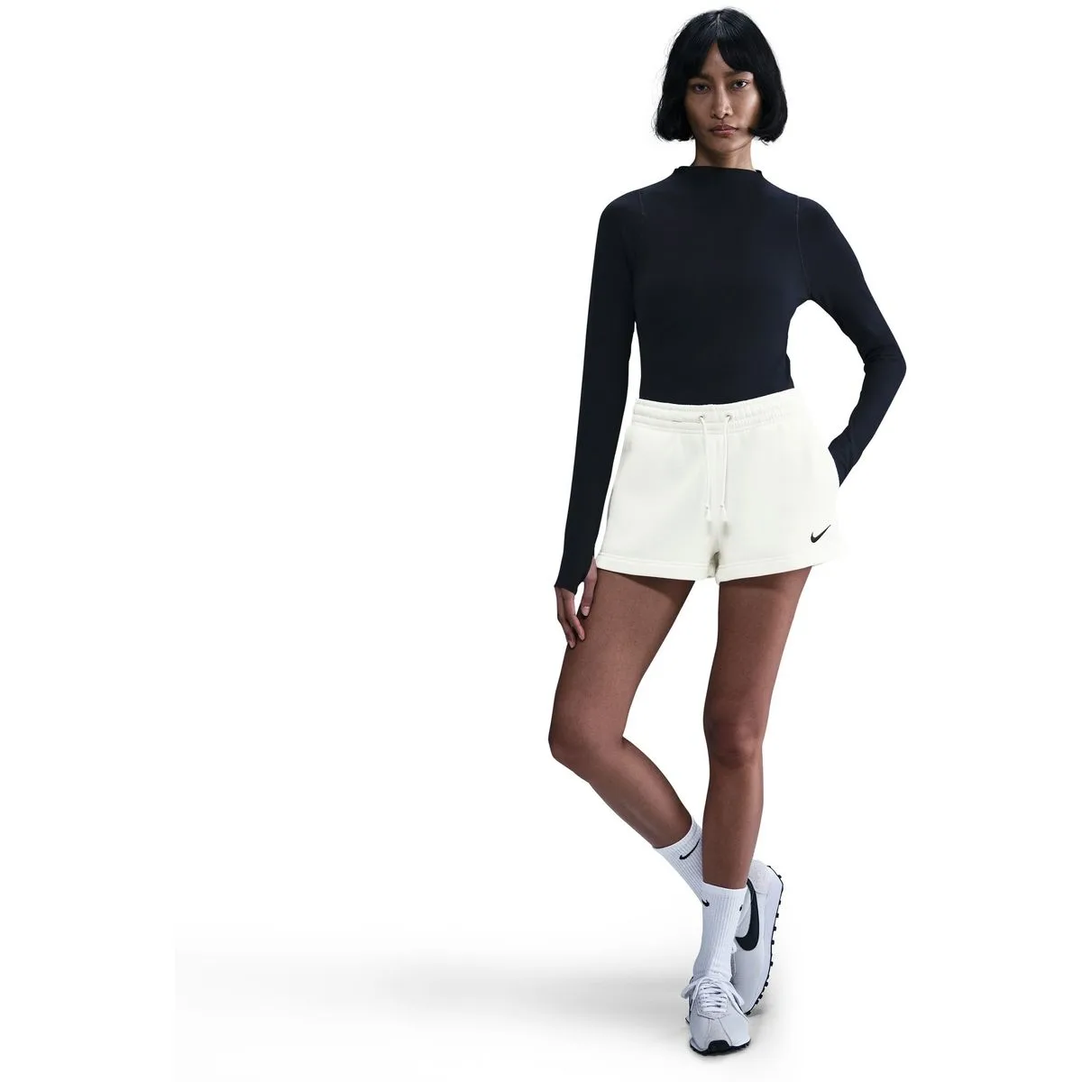 Sportswear Phoenix Mid-Rise 2" Damen Shorts, weiß US: L