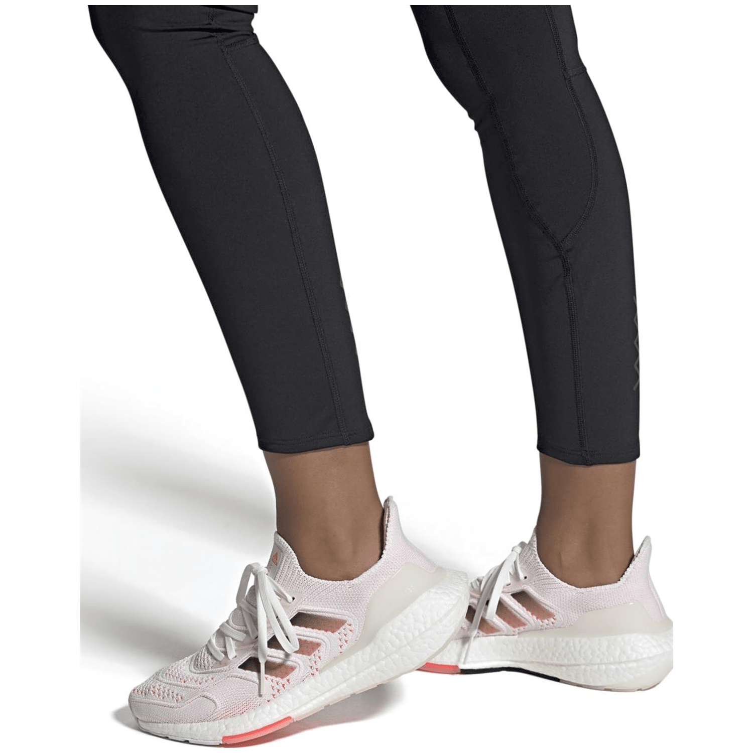 Adidas Ultraboost 22 HEAT.RDY Laufschuh Damen