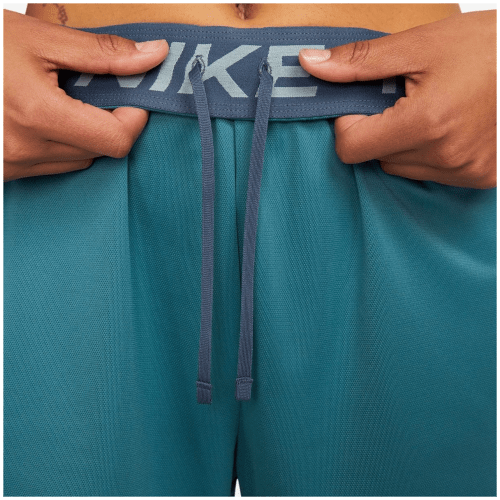 Nike Attack Dri-FIT Mid-Rise 3-inch Damen Shorts