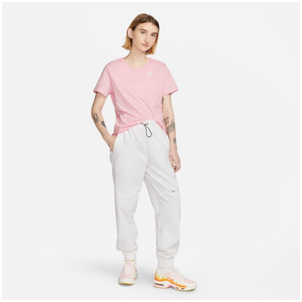 Nike Sportswear Club Essentials Damen T-Shirt