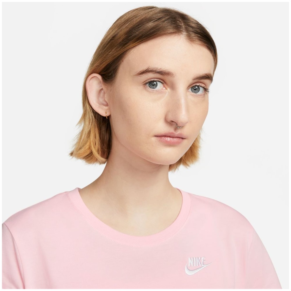 Nike Sportswear Club Essentials Damen T-Shirt