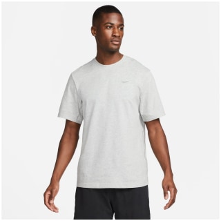 Nike Primary Dri-Fit Versatile Herren T-Shirt