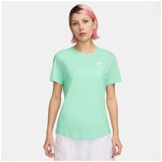 Nike Sportswear Club Essentials Damen T-Shirt