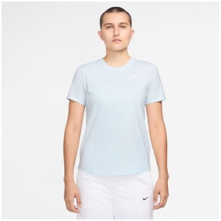 Nike Sportswear Club Essentials Damen T-Shirt