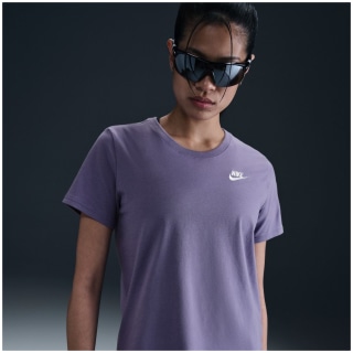 Nike Sportswear Club Essentials Damen T-Shirt