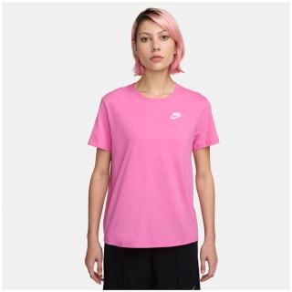Nike Sportswear Club Essentials Damen T-Shirt