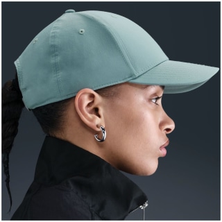 Nike Dri-Fit Club Structured Metal Futura Unisex Cap
