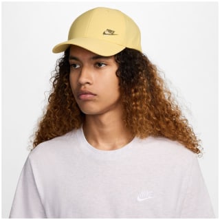 Nike Dri-Fit Club Structured Metal Futura Unisex Cap