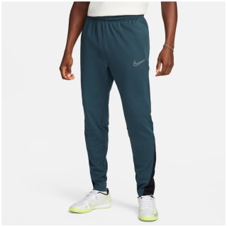 Nike Academy Winter Warrior Therma-Fit Global Football