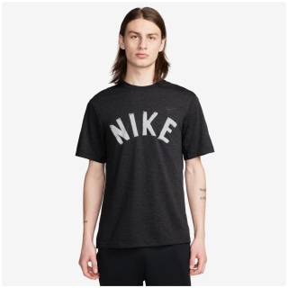 Nike Primary Swoosh Dri-Fit Versatile Herren T-Shirt